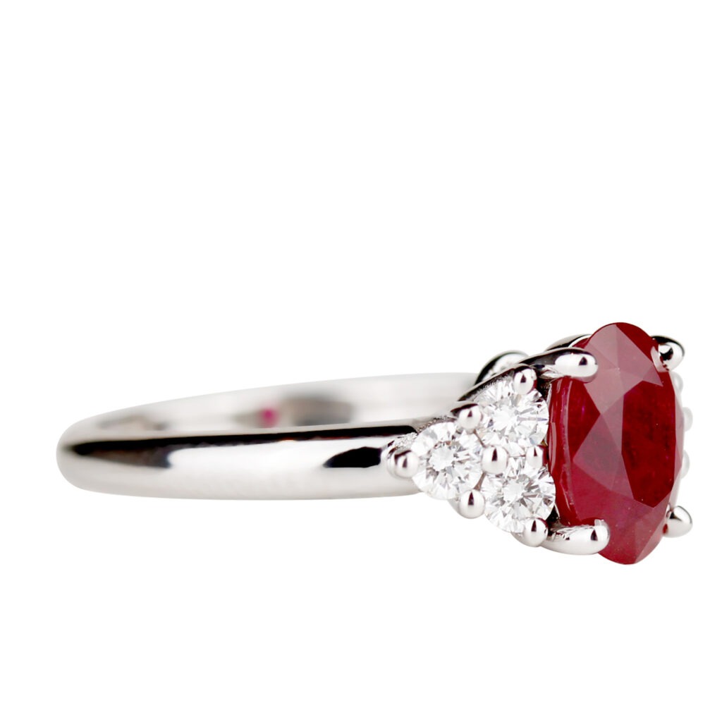 Bague Fian Ailles Rubis Ovale Et Diamants Dubarry