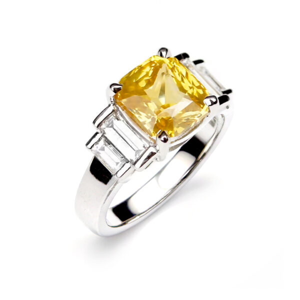 Bague saphir jaune et diamants baguette or blanc style Art Déco Compagnie des Gemmes joaillier à Paris